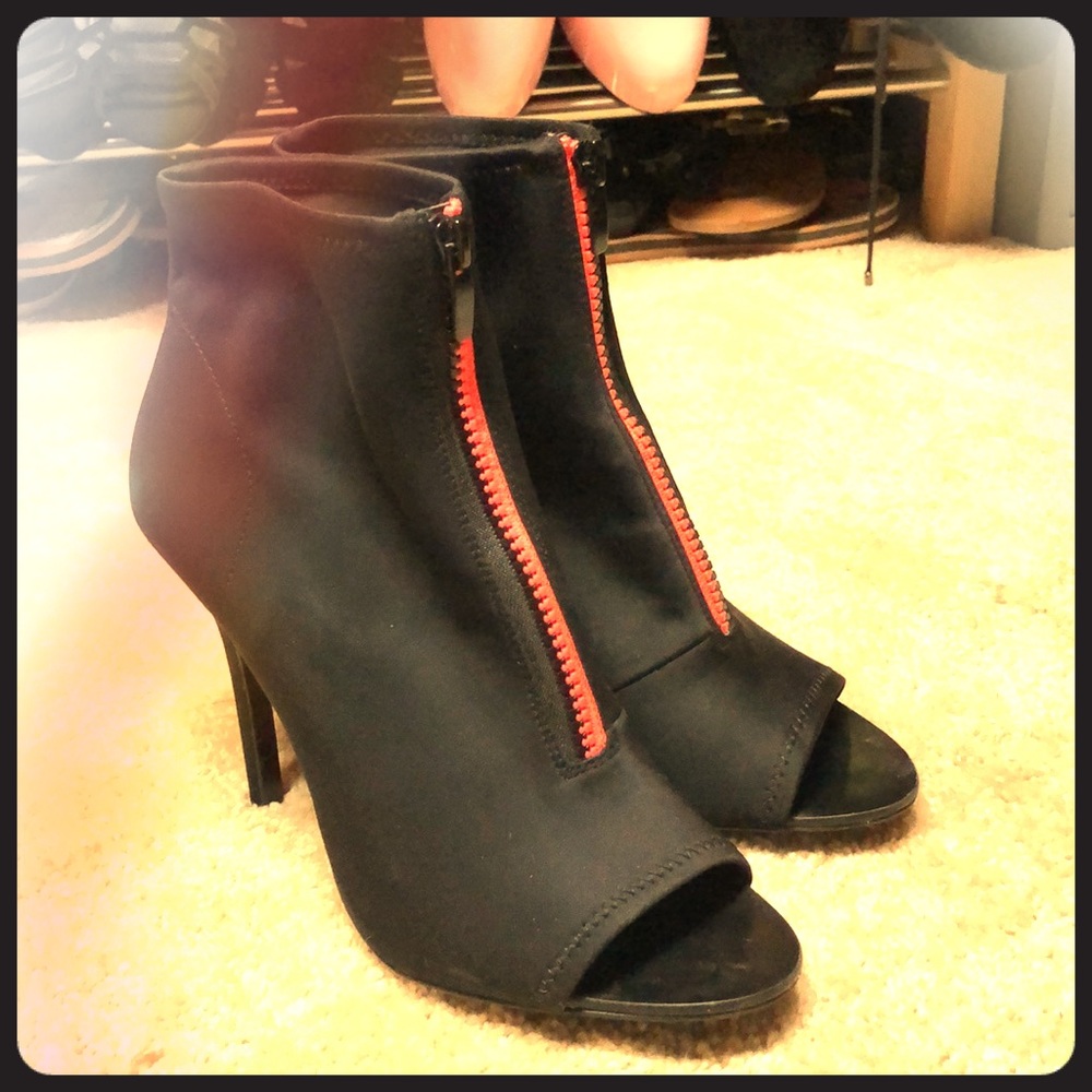 Stretchy stilettos